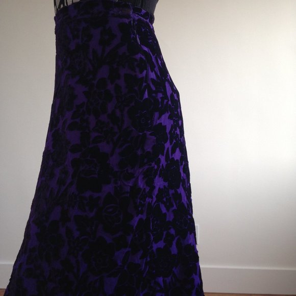 The Work - Purple Velvet Burnout Flower Skirt - Picture 10 of 12
